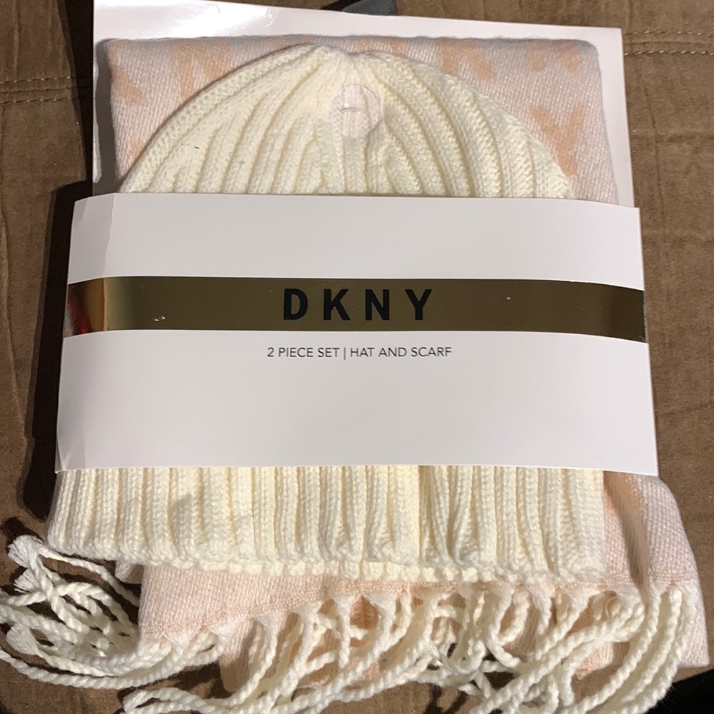 Scarf and hat set